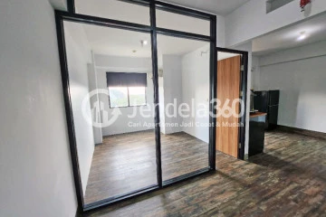 Living Room Homey 1BR Apartment Low Floor with  View at Bintaro Park View
