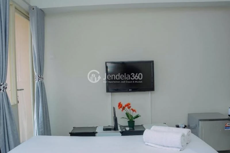 Bedroom Low Floor Studio Apartment with Housing View at Margonda Residence 5