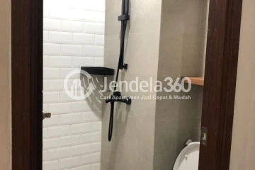 Bathroom Middle Floor 2BR Apartment with City View at Sudirman Suites Bandung Apartment