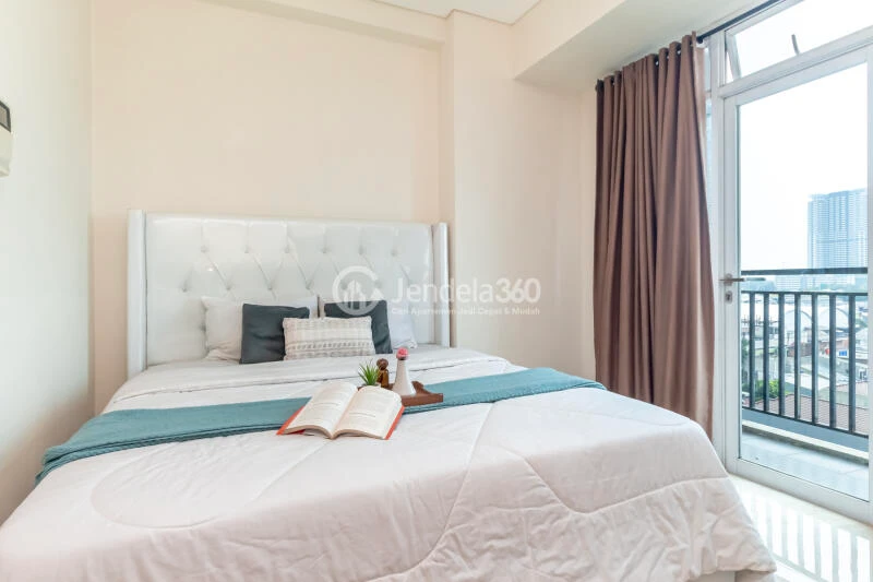 Bedroom Low Floor Studio Apartment with city View at Puri Orchard Apartment