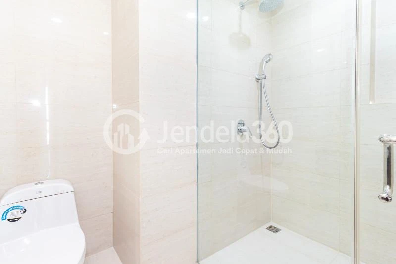 Bathroom 3BR Arandra Residence Apartment at High Floor