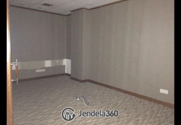 Living Room Middle Floor 1BR Apartment with City View at Synthesis Tower