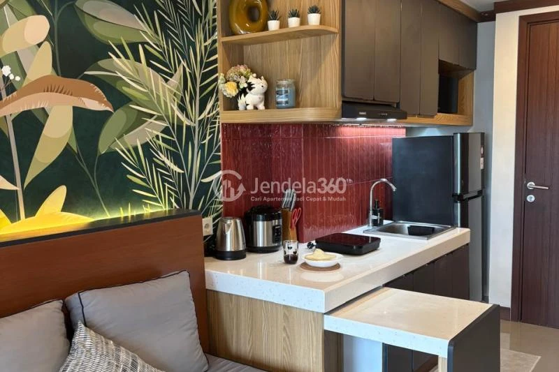 Kitchen 2BR Parkland Avenue Apartment at Low Floor