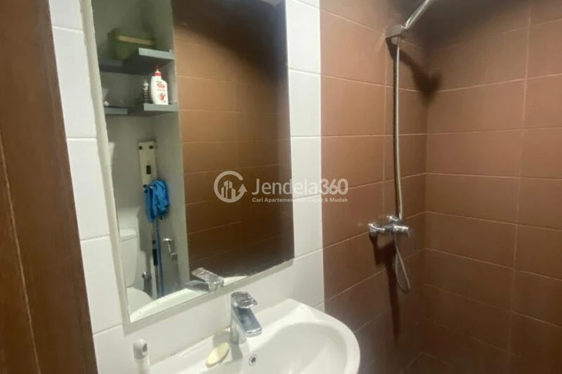 Bathroom Well Located Studio Apartment at Puri Orchard Apartment High Floor