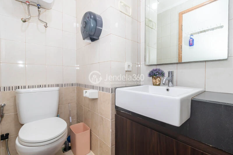 Bathroom Affordable 2BR Apartment Low Floor with City View at Sahid Sudirman Residence