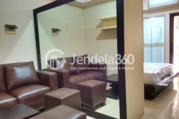 Bedroom Low Floor Studio Apartment with City View at Metropark Condominium