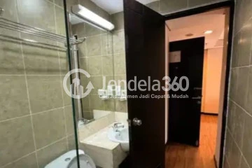 Bathroom High Floor 2BR Apartment with City View at Great Western Resort