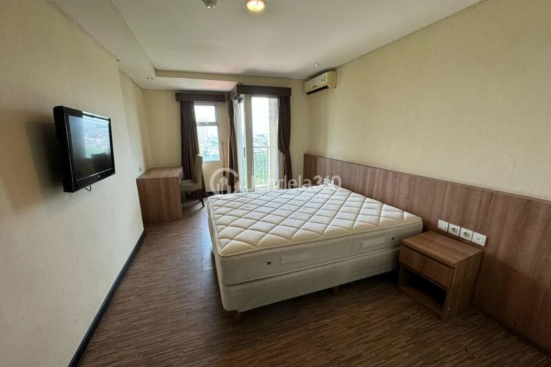 Bedroom Fancy Studio Apartment at Great Western Resort Tower B