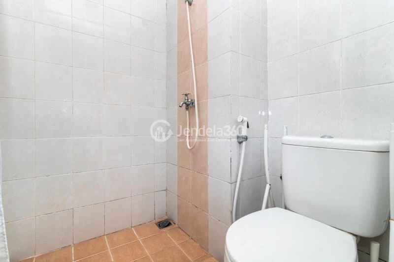 Bathroom Flawless Studio Apartment Low Floor with  View at Taman Melati Margonda Apartment