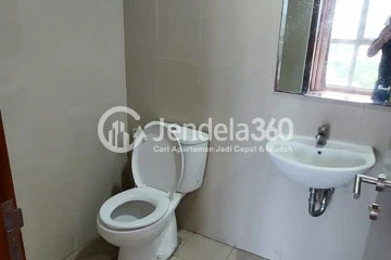 Bathroom 1BR M Town Signature Serpong Apartment at High Floor