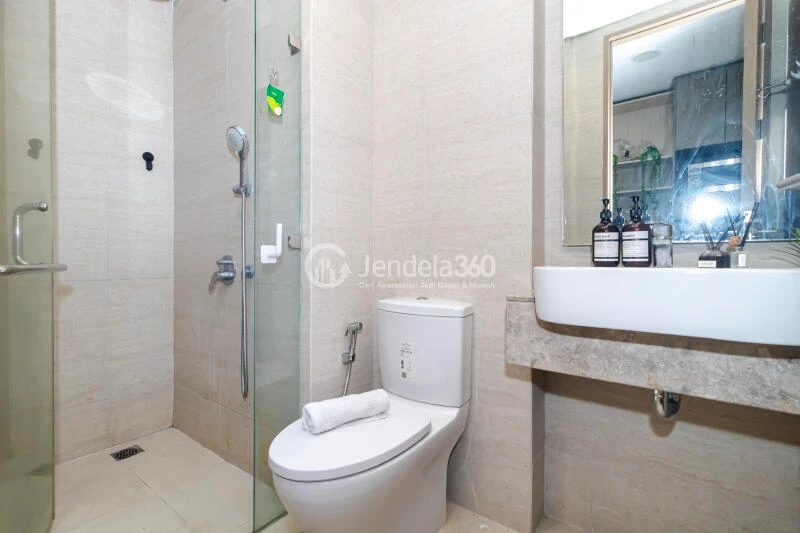 Bathroom Low Floor Studio Apartment with City View at Gold Coast Apartment