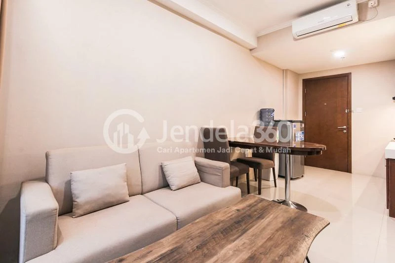 Living Room 2BR Apartment with City View at Signature Park Grande, 10 Mins to Halim Perdanakusuma Airport
