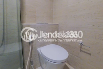 Bathroom Middle Floor 1BR Apartment with City View at Taman Anggrek Residence
