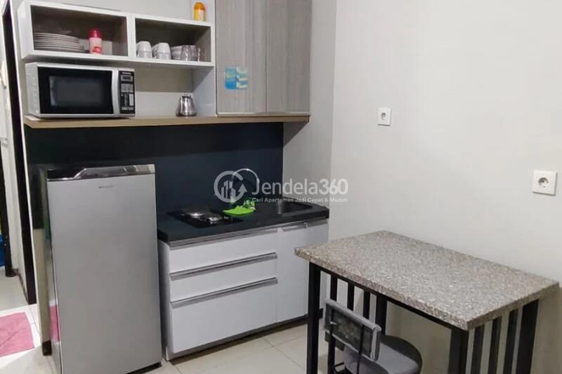 Kitchen Studio Apartment with City View at Nifarro Park Apartment