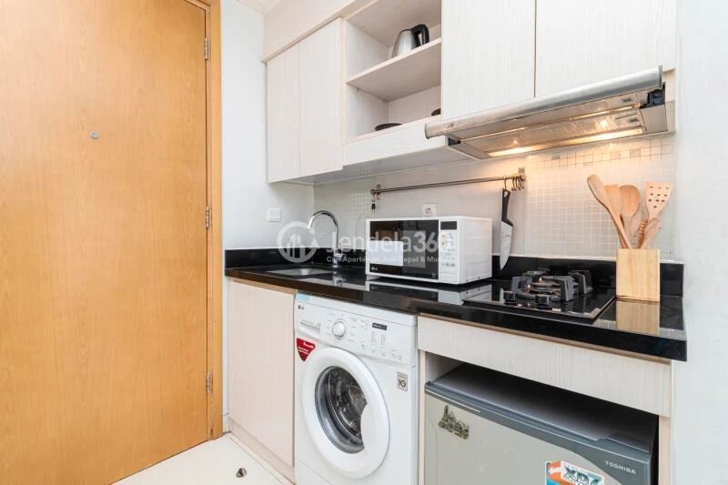 Kitchen Top Floor Homey 1BR Apartment at The Mansion Kemayoran Bougenville