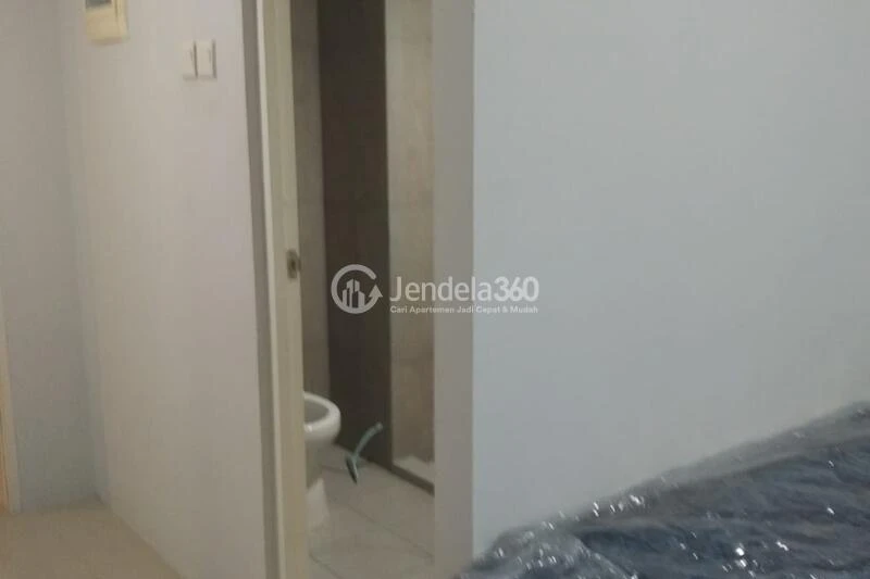 Bathroom Well Located Studio Apartment Middle Floor with  View at Denver Apartment