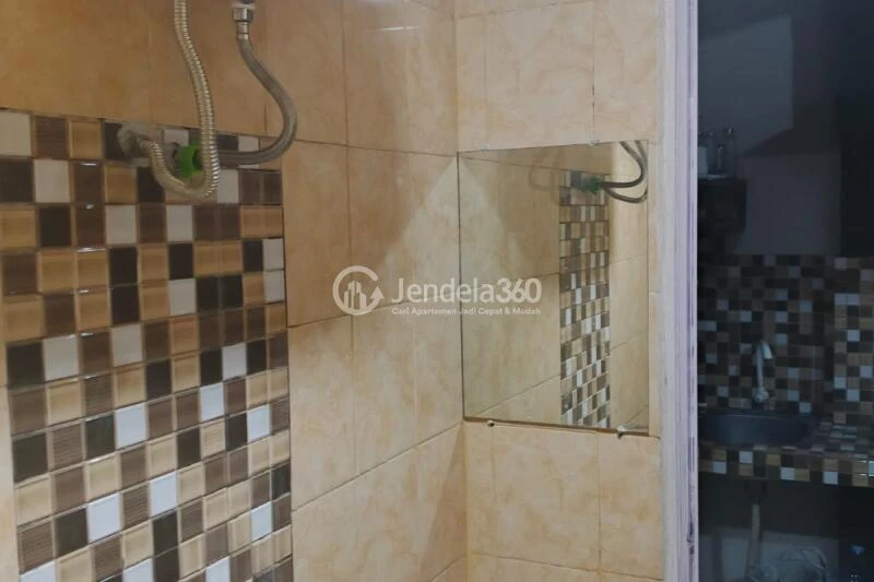 Bathroom 2BR Apartment with City View at Paragon Village Apartment
