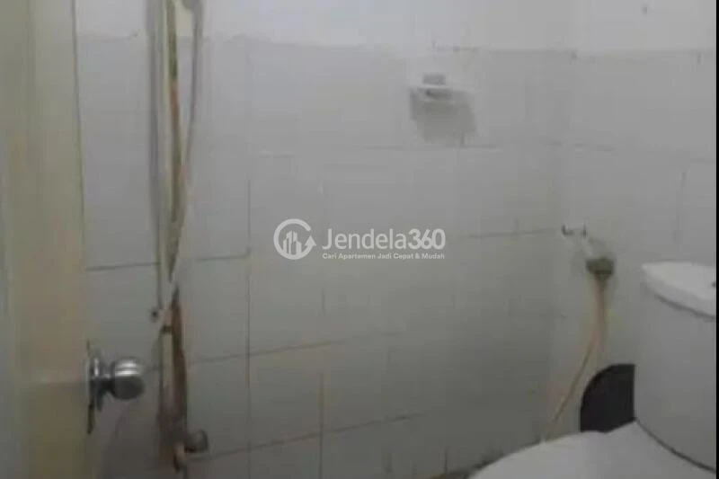 Bathroom Fancy 2BR Apartment Low Floor with  View at Delta Cakung Apartment