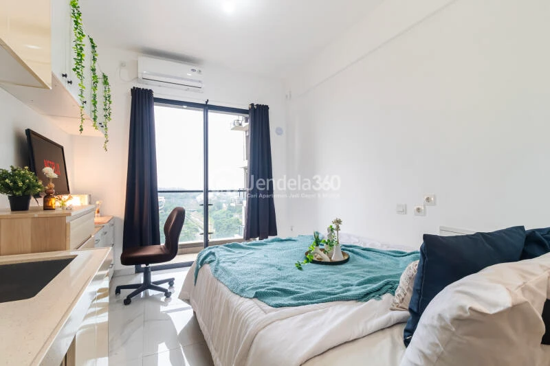 Bedroom Best Deal Studio Apartment at Sky House BSD Apartment Tower Leonie