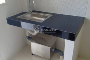 Kitchen Studio Green Lake View Apartment at Low Floor