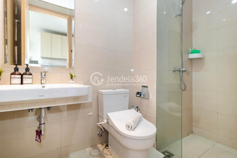 Bathroom Trendy, Fully Furnished Studio Apartment with Toll Road View at Sedayu City Apartment