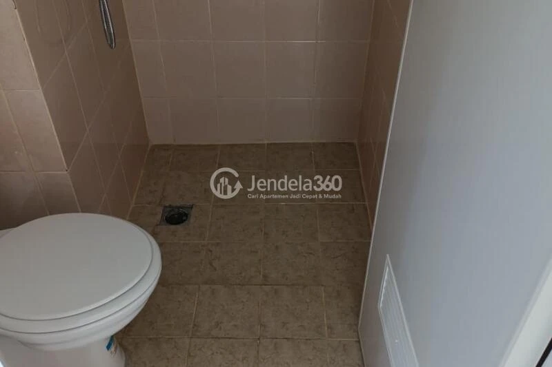 Bathroom Elegant 2BR Apartment Middle Floor with Boulevard View at Podomoro Golf View Apartment