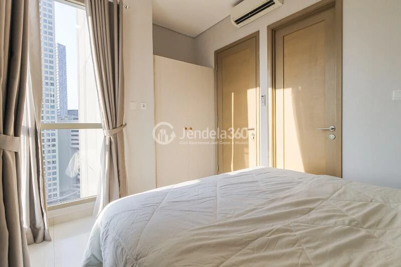 Bedroom 1 Low Floor 3BR Apartment with City View at Taman Anggrek Residence