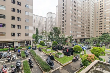 Balcony 2BR Kalibata City Apartment at Low Floor