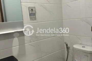 Bathroom High Floor Studio Apartment with  View at Sky House Alam Sutera
