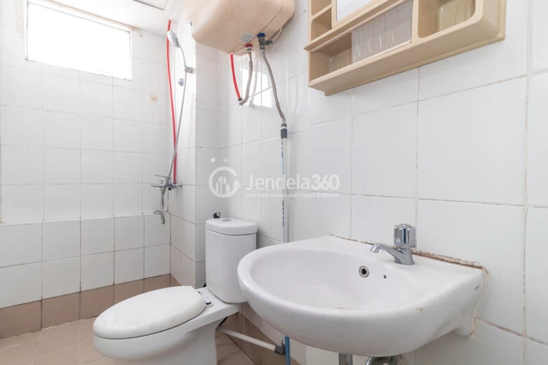 Bathroom Spotless 3BR Apartment at Bassura City Apartment Low Floor