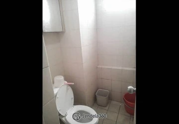 Bathroom Low Floor 3BR Apartment with Jalan View at Kalibata City Apartment