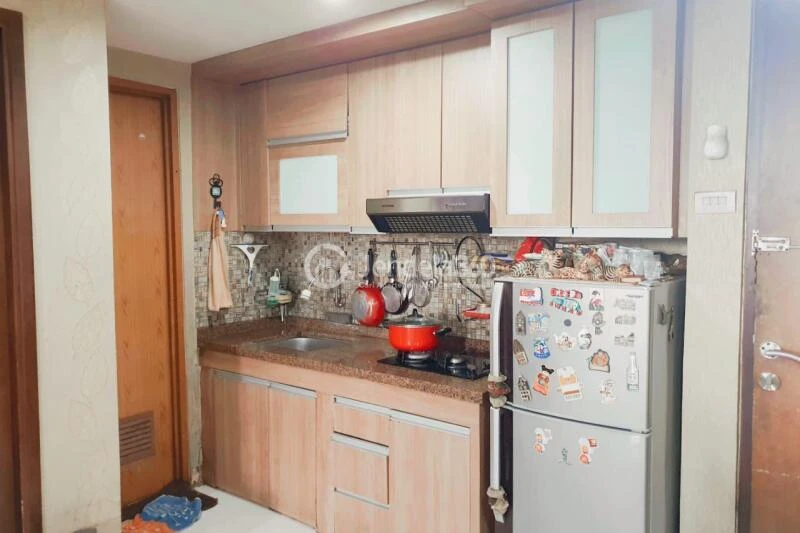 Kitchen Lovely 2BR Apartment at Great Western Resort Tower Tower A