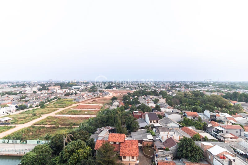 Balcony Middle Floor Studio Apartment with  View at Anwa Residence