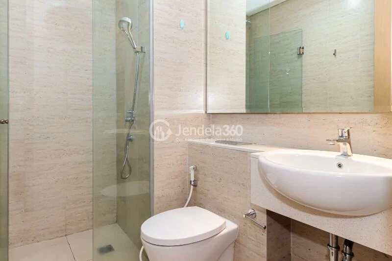 Bathroom 3BR Apartment with City View at Taman Anggrek Residence