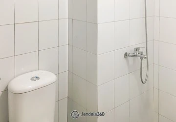 Bathroom Good Deal Studio Apartment Low Floor with Gedung View at Grand Asia Afrika Residence