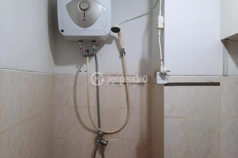 Bathroom Low Floor Studio Apartment with  View at Park View Condominium