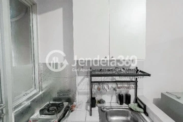 Kitchen Middle Floor Studio Apartment with  View at Oak Tower Apartment