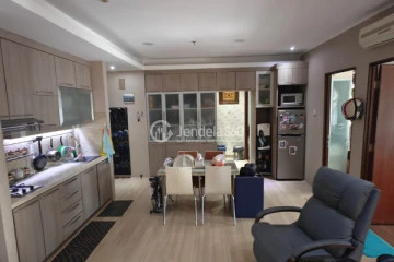 Living Room 2BR Apartment with City View at Casablanca Mansion
