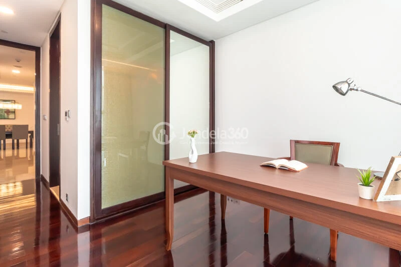 Bedroom 3 3BR Shangri-La Residence Apartment at Low Floor