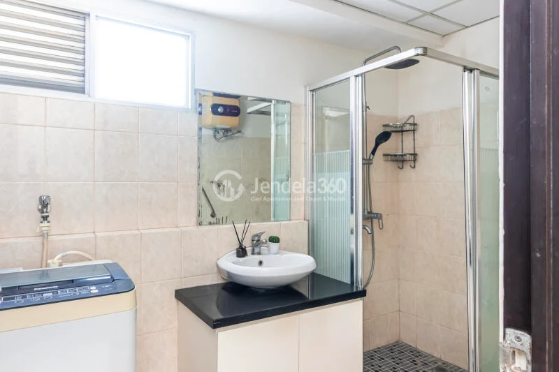 Bathroom Strategic Location 2BR Apartment Low Floor with City View at The Wave Apartment