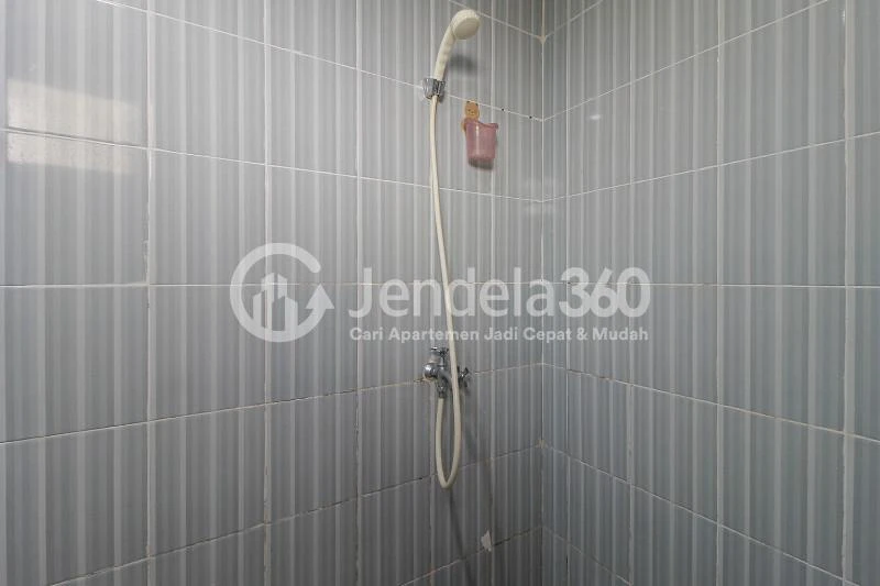 Bathroom Studio Apartment with Swimming Pool View at Cinere Resort Apartment
