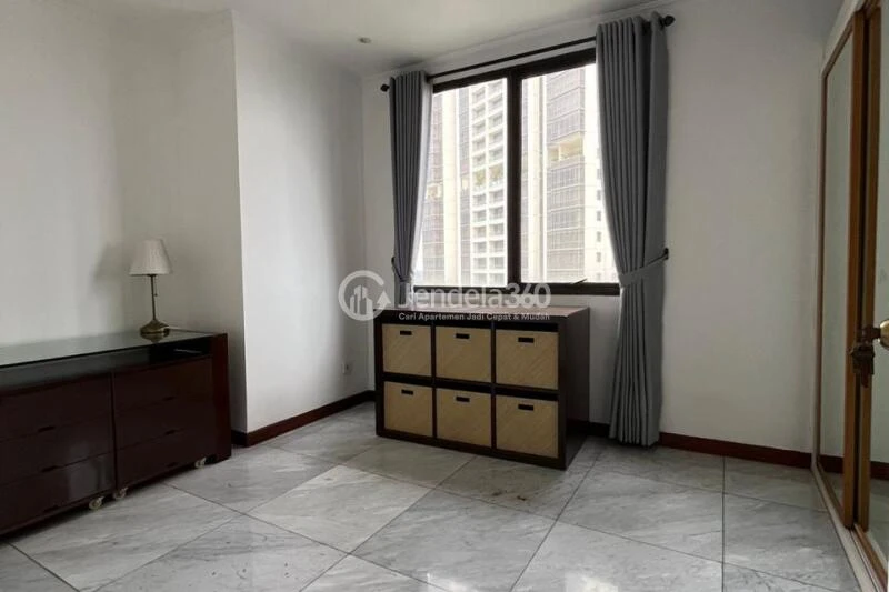 Living Room Flawless 3BR Apartment Middle Floor with City View at Simprug Indah Apartment
