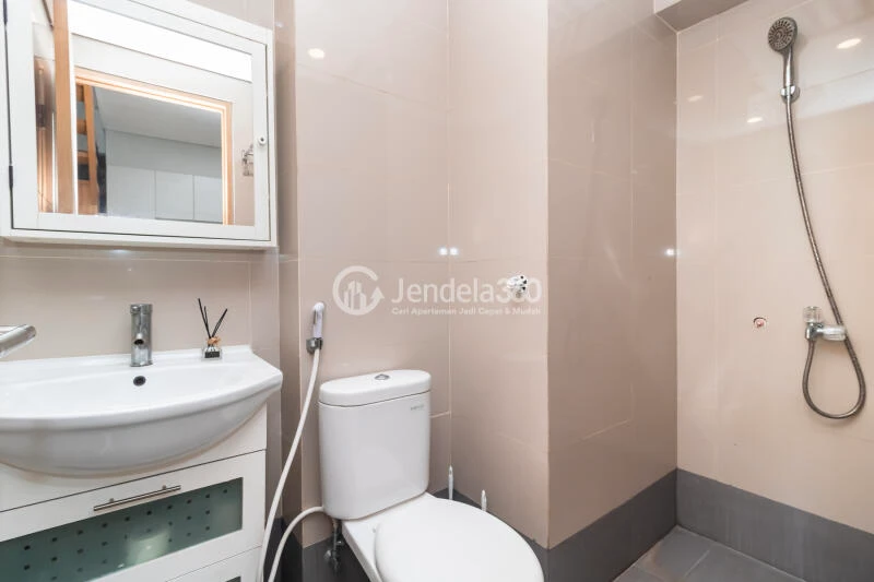 Bathroom Maqna Residence 2BR Fully Furnished