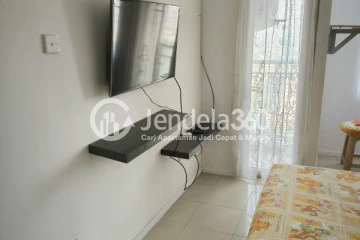Bedroom High Floor 1BR Apartment with  View at Green Lake Sunter Apartment