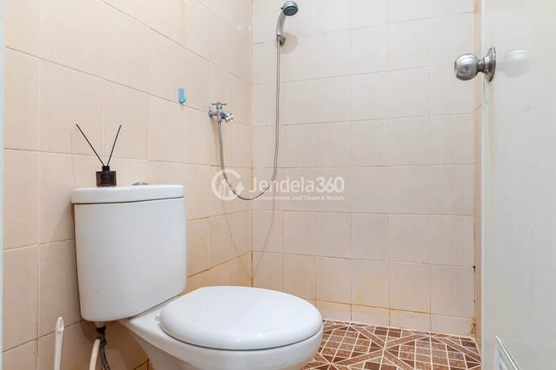 Bathroom Good Deal 2BR Apartment at Sunter Park View Apartment Tower B