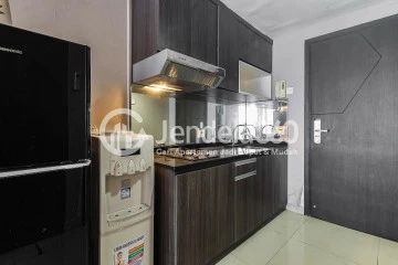 Kitchen Fancy Studio Apartment with City View at Tamansari The Hive
