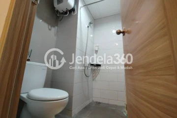 Bathroom Modern Studio Apartment Low Floor with  View at Taman Melati Sinduadi Apartment