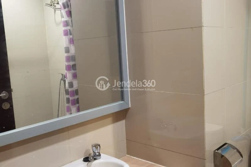 Bathroom Low Floor Studio Apartment with  View at Pesona Depok Square Apartment