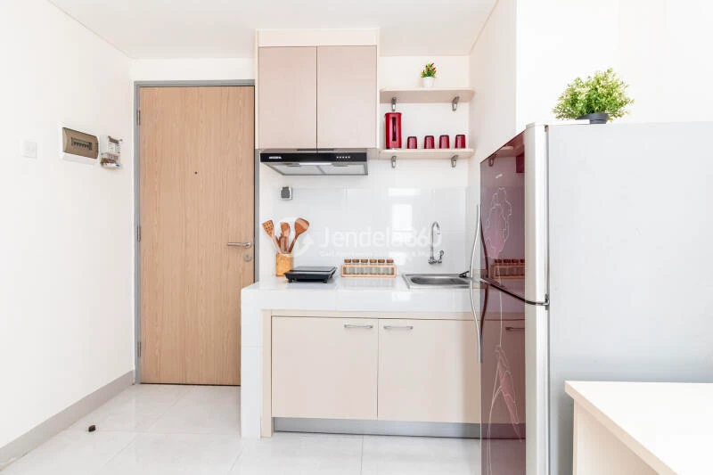 Kitchen 1BR Akasa Pure Living Apartment at Tower Kamaya