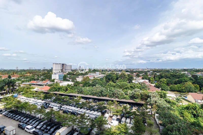 Balcony Tidy Studio Apartment at Serpong Green View Apartment Tower B